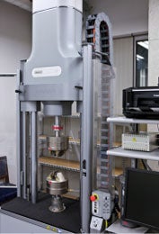 疲労試験機（10kN）の写真