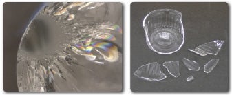 破面箇所の拡大写真（左）と破損したガラス製品（右）の写真