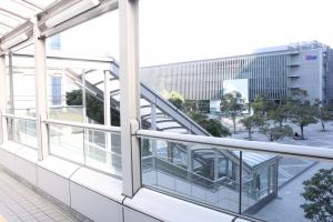 テレコムセンター駅改札外の階段の写真