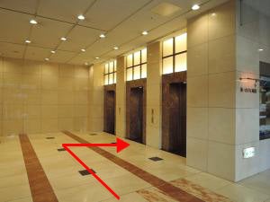 建物内エレベータホールの写真