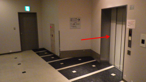 地下1階エレベータホール
