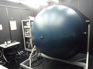 積分球と測定装置の風景